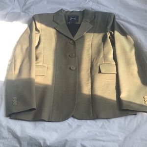 Olive  green hunt coat. Size 8. Machine wash.  Excellent condition.